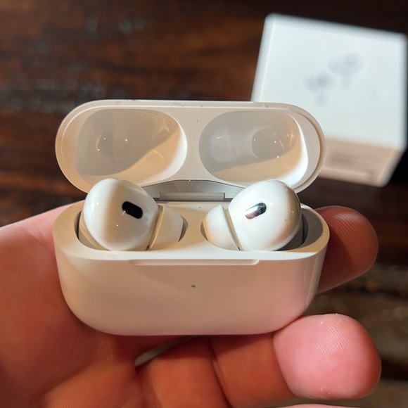 Apple Airpod Pro 2 - Picture 2 of 4